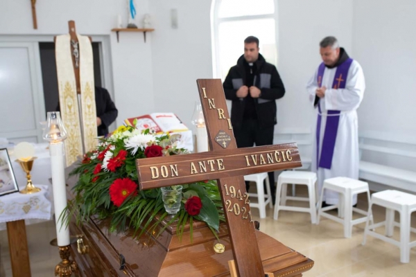 Posljednji opro&scaron;taj - don Ante Ivančić-Bikić